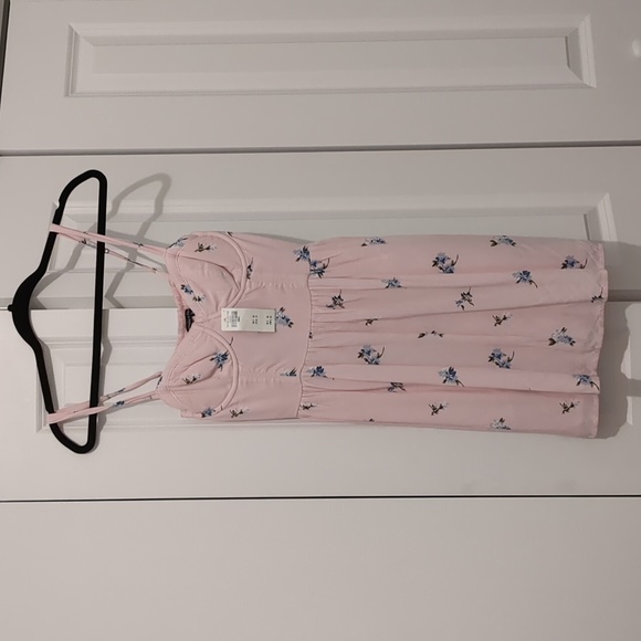 Abercrombie & Fitch Dresses & Skirts - Abercrombie and Fitch floral dress